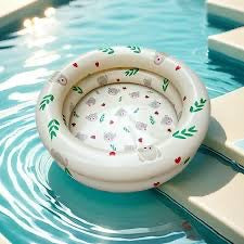 Bear Head Pool Tub