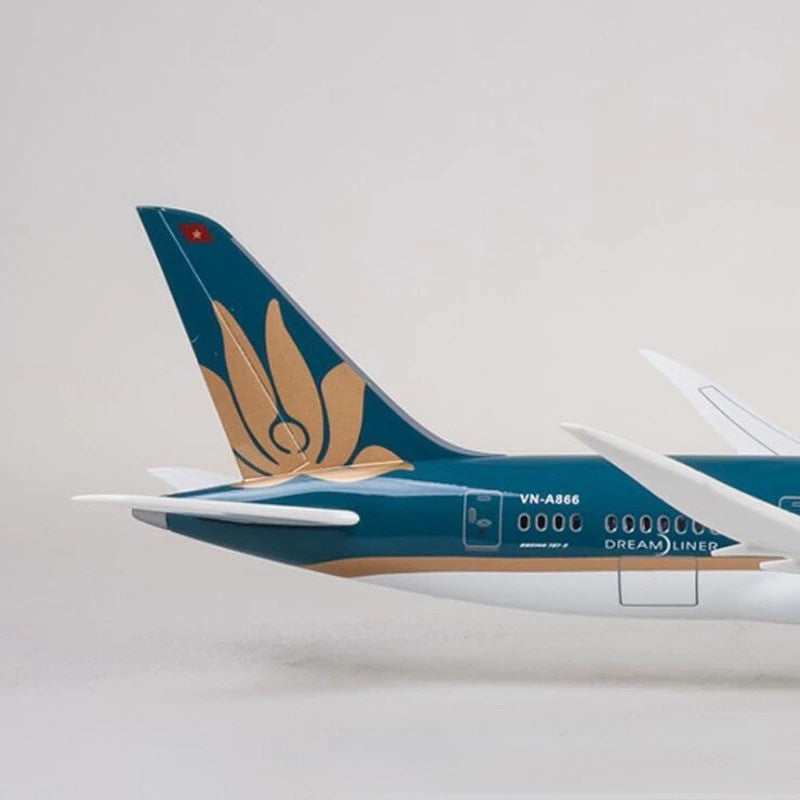 Airbus A380  Vietnam Airlines Diecast Airplane Model Toys